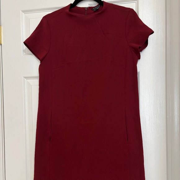 Elegant Burgundy Theory Dress – A Perfect Choice for a Chic Look - Picture 3 of 7